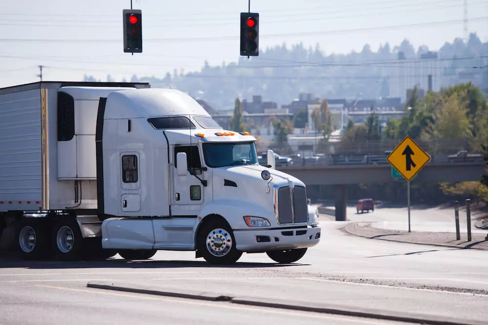 10 Essential Tips for Reefer Truck Driver - Trucking Guide USA